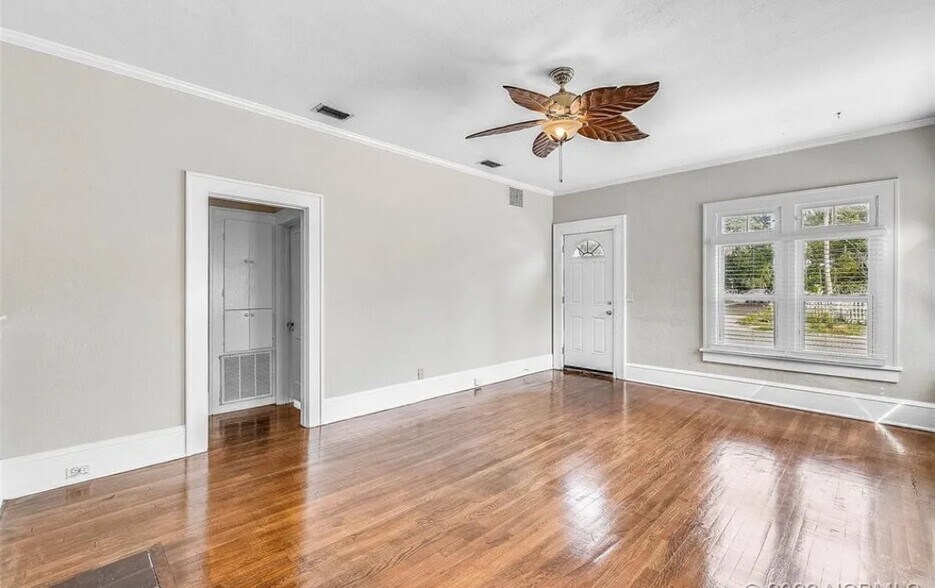 Building Photo - 300 Mary Ave