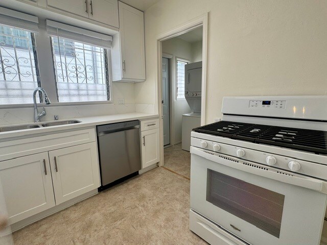 Building Photo - 942 Havenhurst Dr