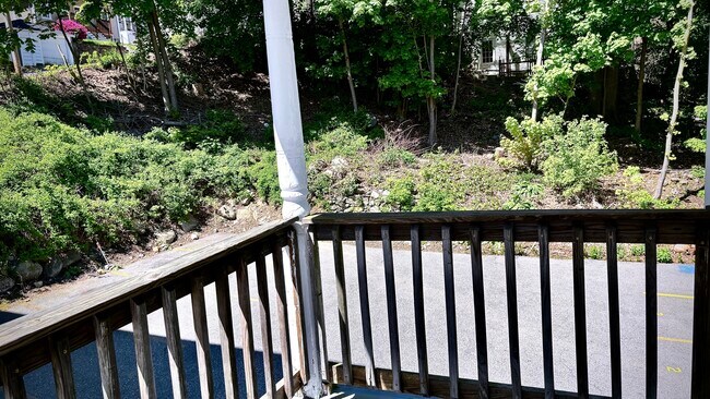 Building Photo - PET FRIENDLY 2BR IN BERNON DISTRICT MINUTE...