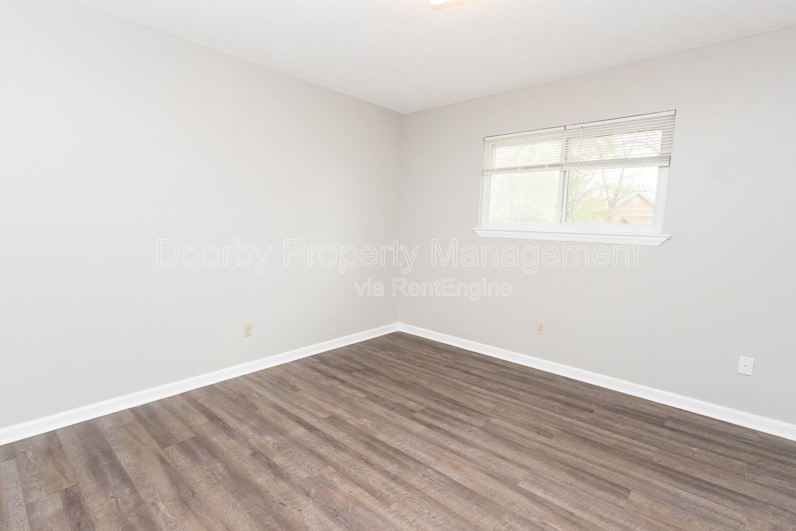 Building Photo - 124 Fawn Dr