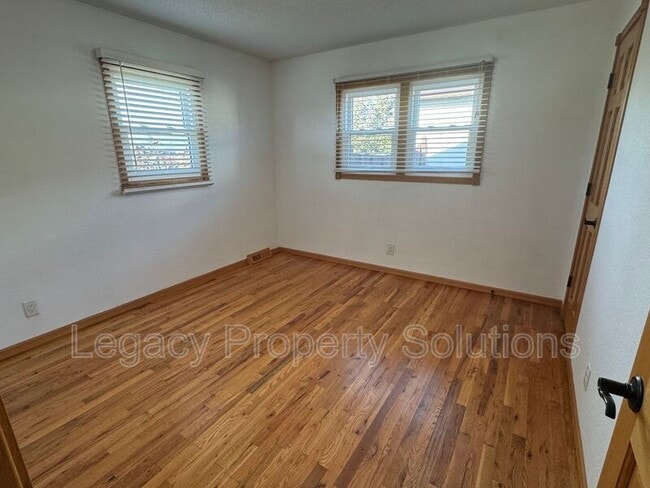 Building Photo - 1832 Assumption Dr