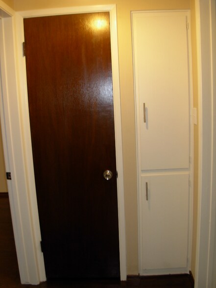 Building Photo - 1310 N Spurgeon St