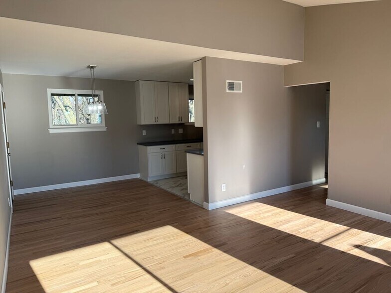 Building Photo - 10607 Thayer Ct