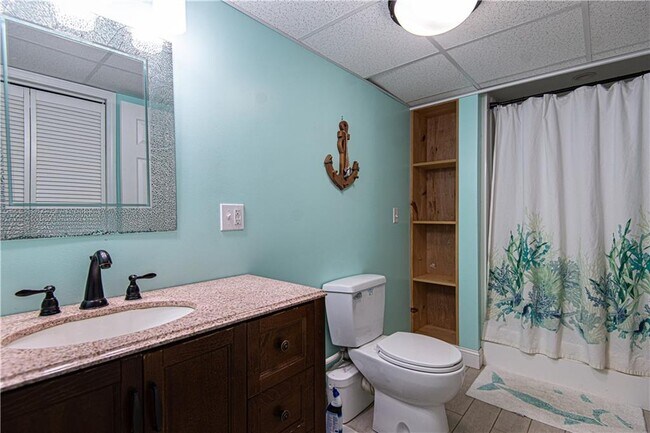 Building Photo - 25 Weeks St