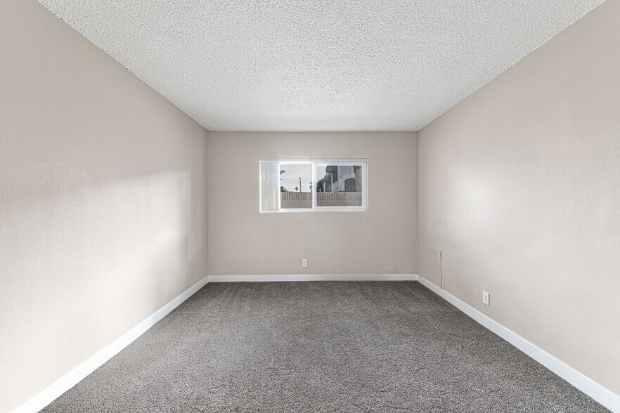 Building Photo - 147 S Magnolia Ave