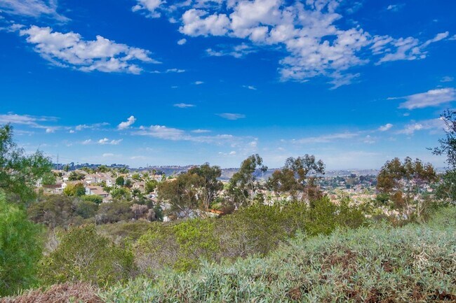 Building Photo - **Available Now*** Encinitas,  4 bedroom, 2.5 bathroom with 2 car garage***