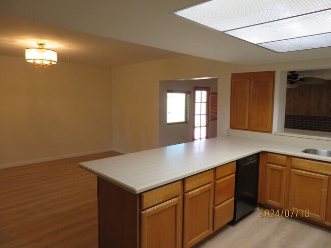 Building Photo - Centrally Located Family Home for Rent
