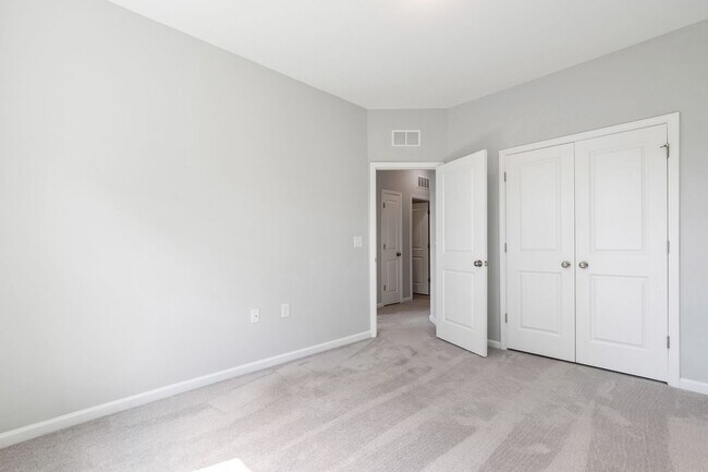 Building Photo - Serene Cul-de-Sac Retreat: 3BR Hillsboroug...