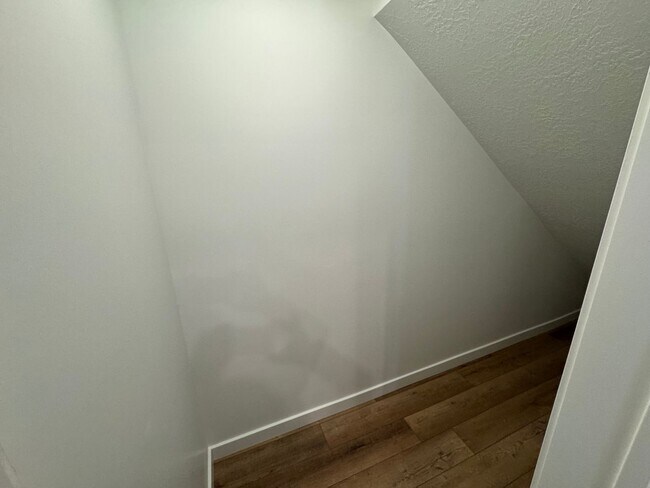 Building Photo - Recently Finished Basement! 3 bed 2 bath - in unit laundry!