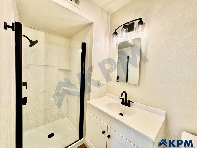 Building Photo - 8446 N El Dorado St