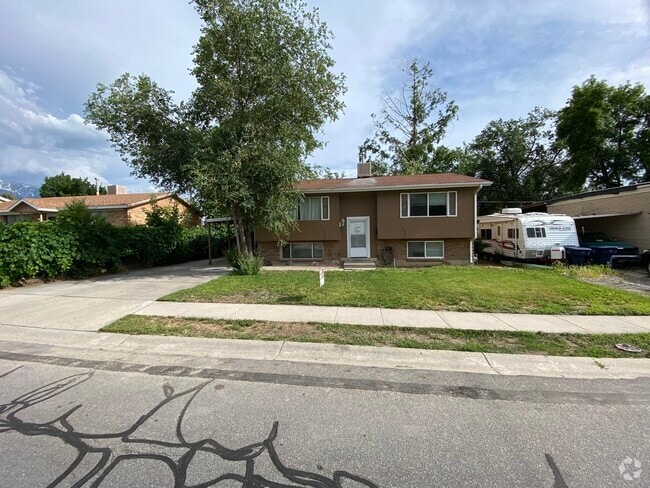 Building Photo - 95 W 8710 S