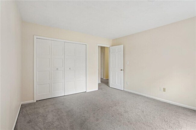 Building Photo - 419 The North Chace