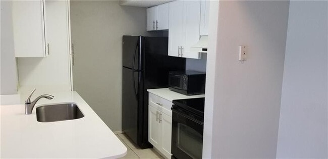 Building Photo - 2986 S University Dr