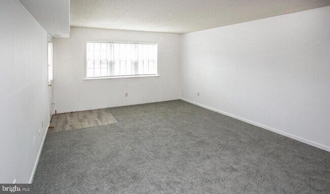 Building Photo - 154 Woodstream Dr