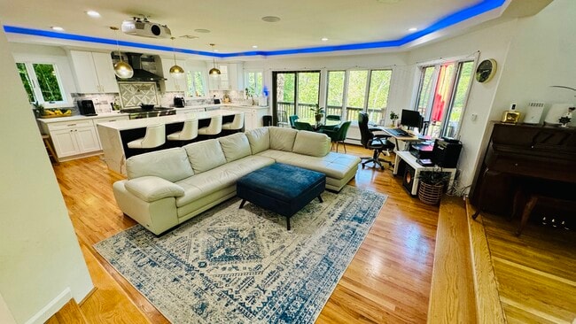 Building Photo - 96 Old Pascack Rd