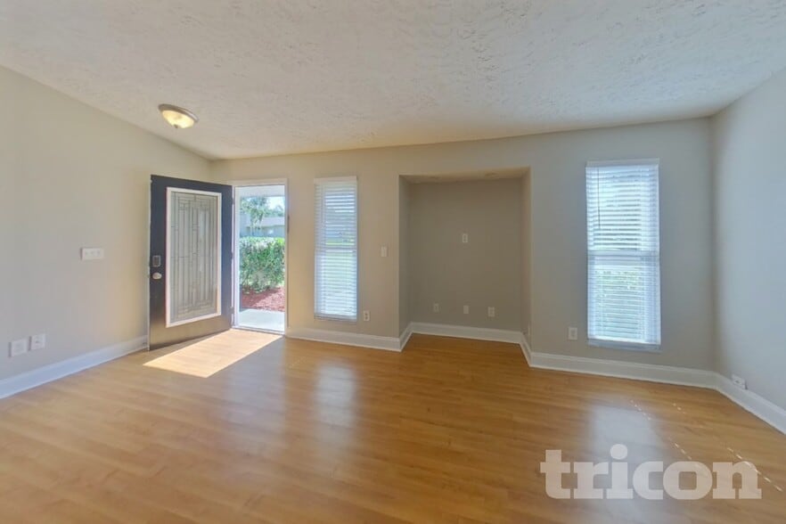 Building Photo - 554 Peregrine Ct