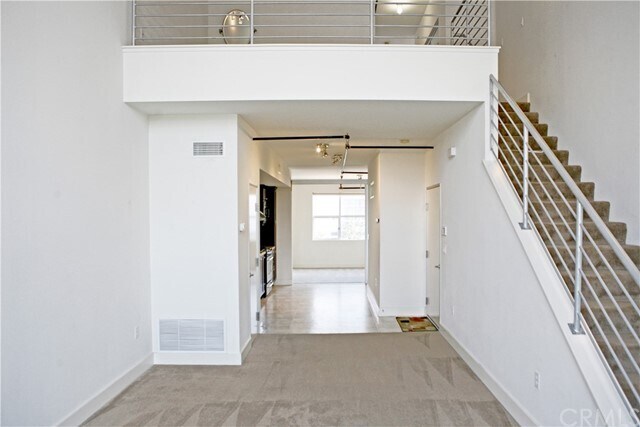 Building Photo - 940 E Civic Center Dr