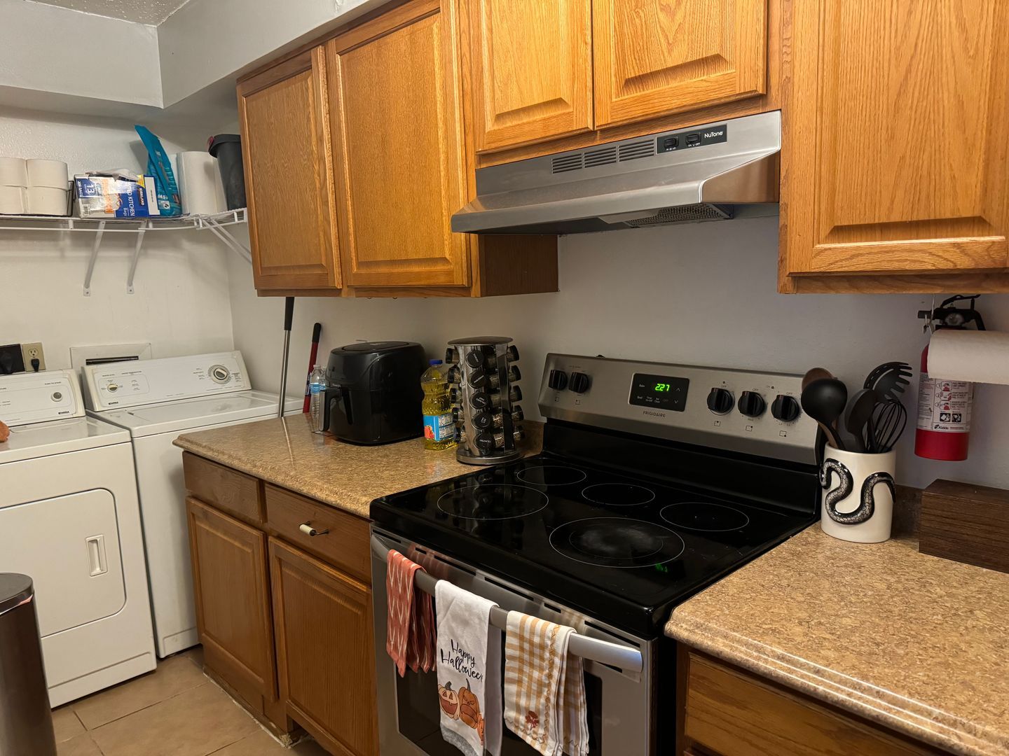 Building Photo - AUGUST PRE-LEASE!  Spacious 2 Bedroom 2 Bathroom on Bus Route!