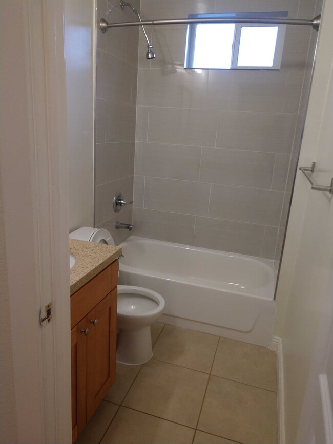 Building Photo - 1246 Bush St