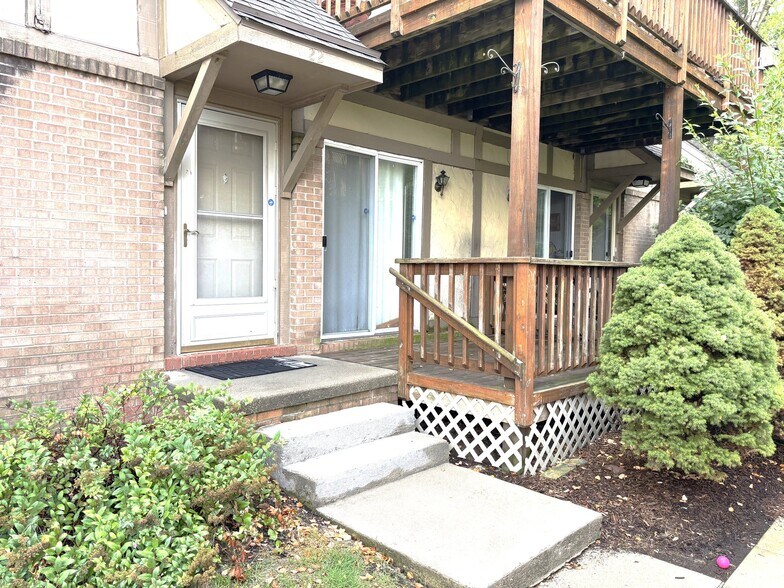 Building Photo - 44850 Bayview Dr