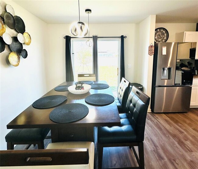 Building Photo - 1053 Ambleside Dr