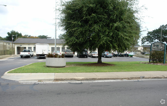 Building Photo - Parkside Gardens Apartments