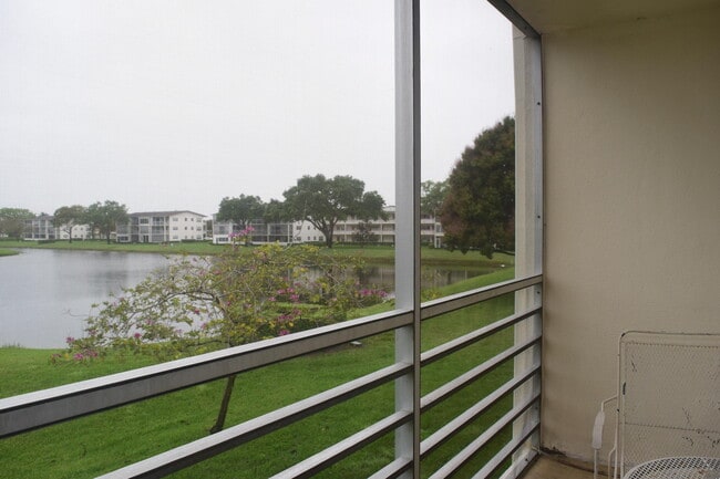 Building Photo - 315 Mansfield Dr