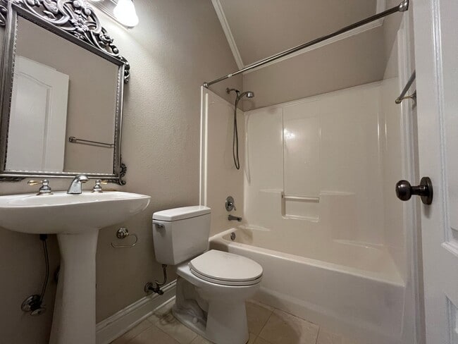 Building Photo - 1050 Azalea Garden Dr