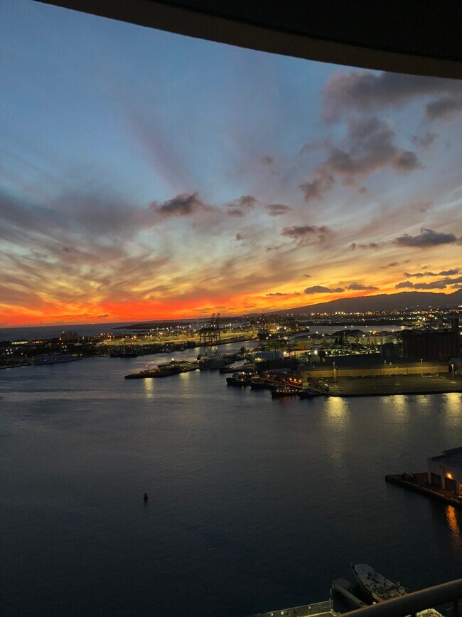 Building Photo - 66 Queen St