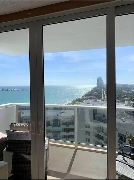 Building Photo - 3140 S Ocean Dr