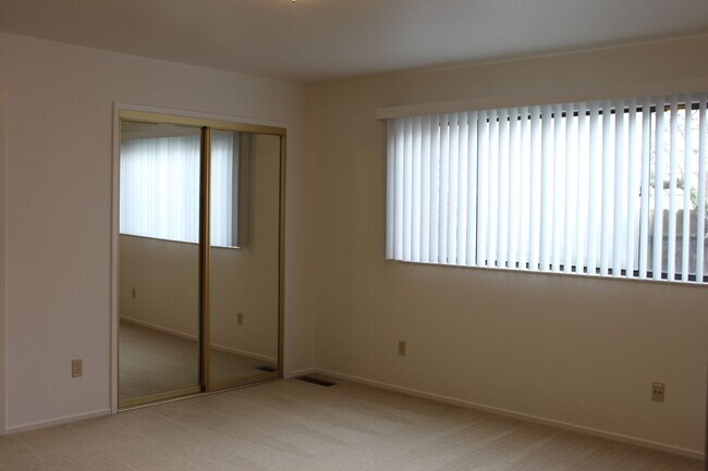 Building Photo - 3 Bedroom Home in Sebastopol