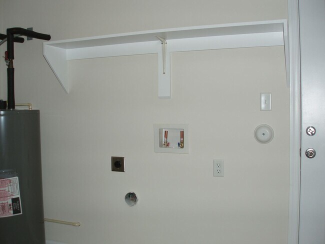 Building Photo - FOR RENT - 3 Bedroom / 1 Bath Ranch in Chesapeake!