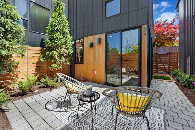 Building Photo - 2bd/1.5ba Seattle Condo