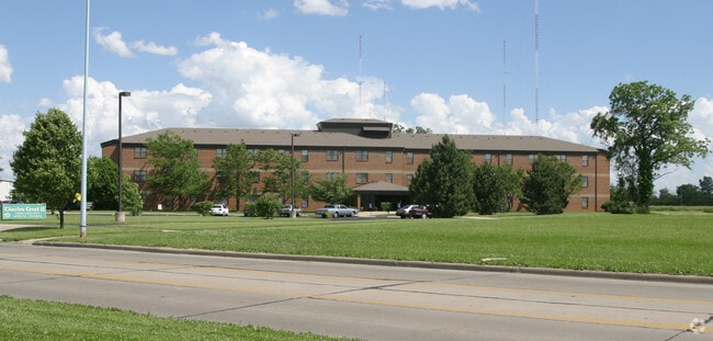 Building Photo - Charles Crest II