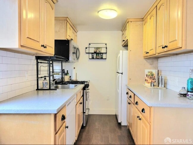 Building Photo - 365 22nd Ave