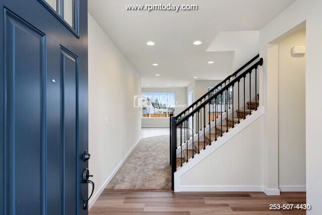 Building Photo - 4 Bedroom Home with Valley Views!