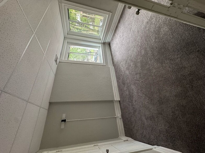 Building Photo - 241 N 4th St