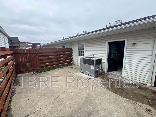 Building Photo - 700 Jefferson St