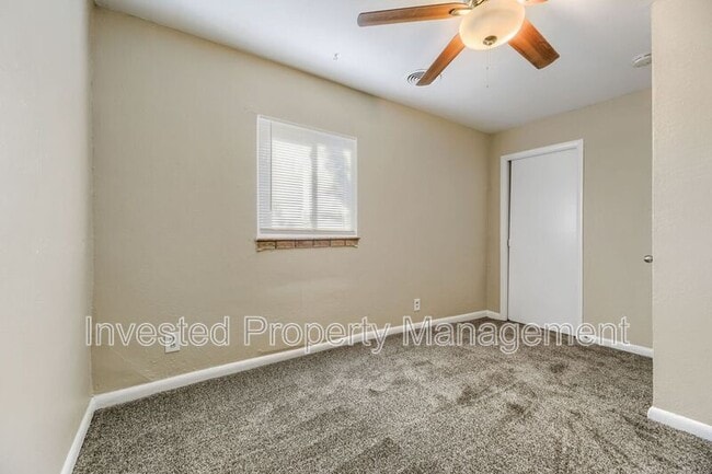 Building Photo - 5410 E Asbury Ave