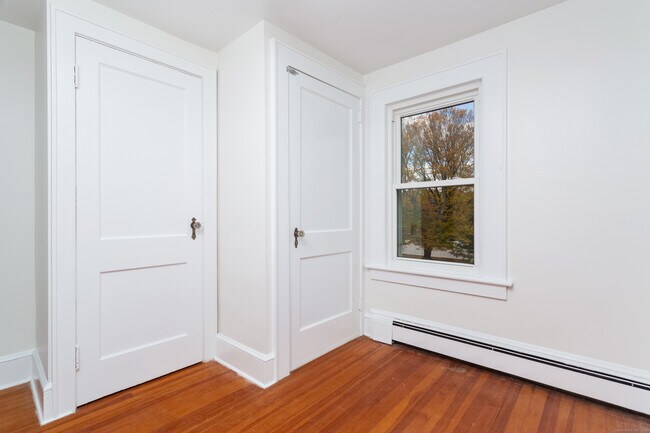 Building Photo - 31 Hillandale Rd