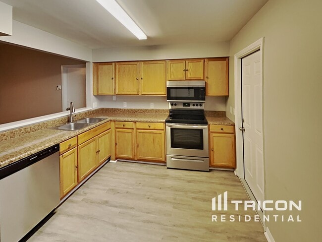 Building Photo - 641 Heraldo Ct