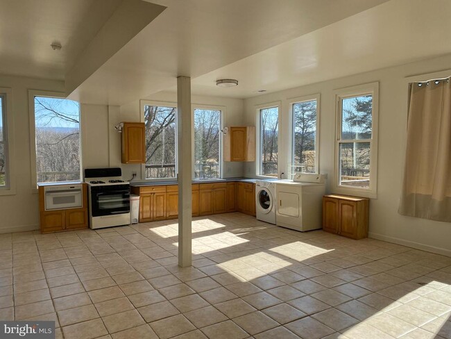 Building Photo - 856 Spriggs Rd