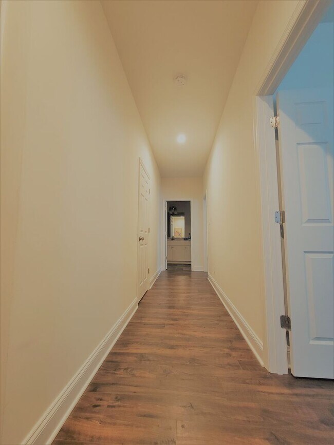 Building Photo - Beautiful end unit townhouse in Cosby Village with loads of extras.