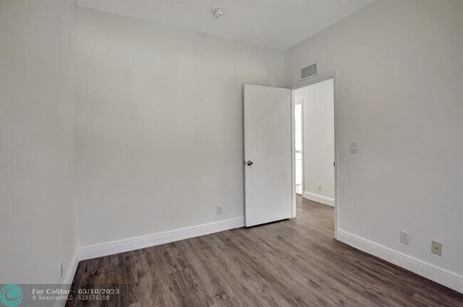 Building Photo - 1108 S 20th Ave