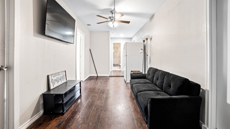 Building Photo - 6407 Chinaberry Trail