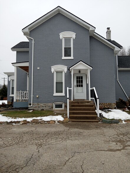 Building Photo - 1261 Bloomer Rd