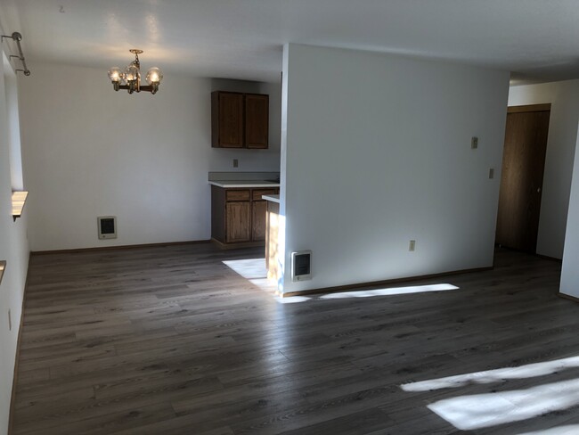 Dining Room - 41 SE 60th Ave