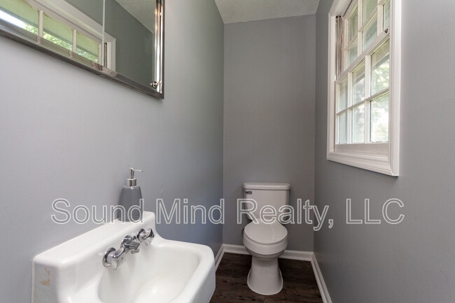 Building Photo - 203 S Alston St