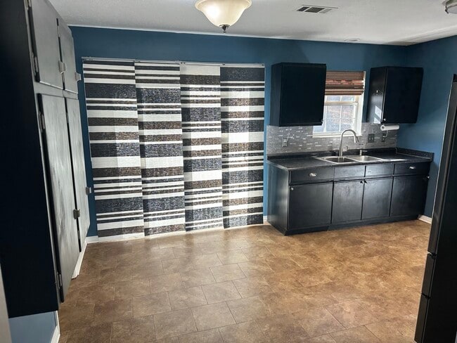 Building Photo - 6415 Bayard Park Dr