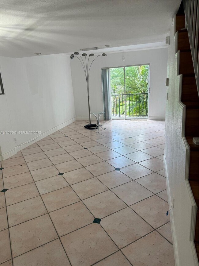 Building Photo - 6705 N Kendall Dr